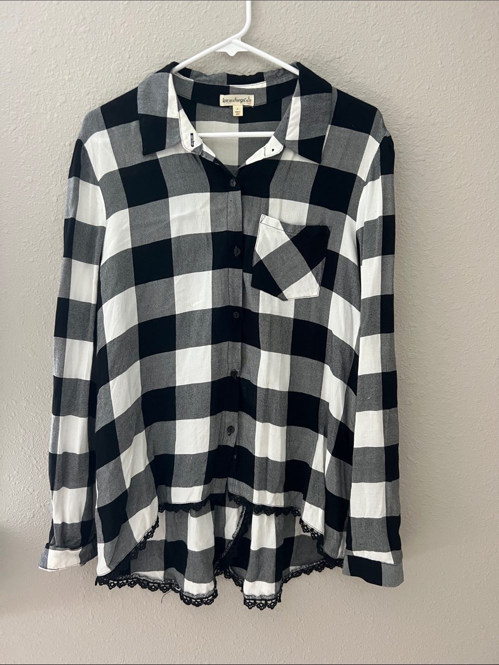 Love on a Hanger Black & White Buffalo Plaid Button-Down Blouse women’s large
